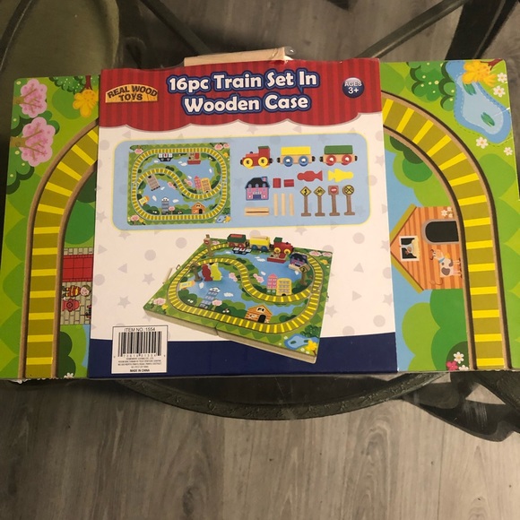 16 Pc Train Set In Wooden Case - Picture 3 of 4